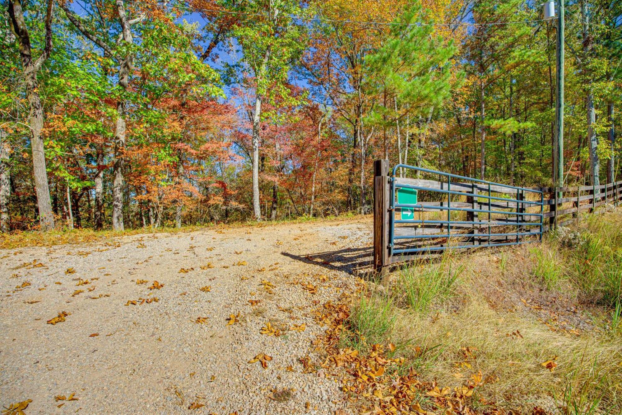 Secluded Tallassee Cabin With Fire Pit And Porch! Exterior foto