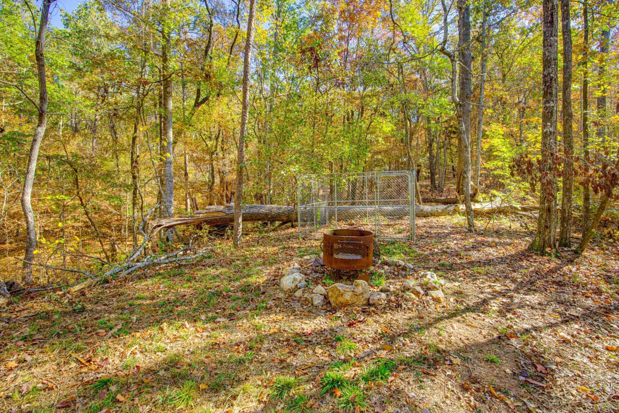 Secluded Tallassee Cabin With Fire Pit And Porch! Exterior foto