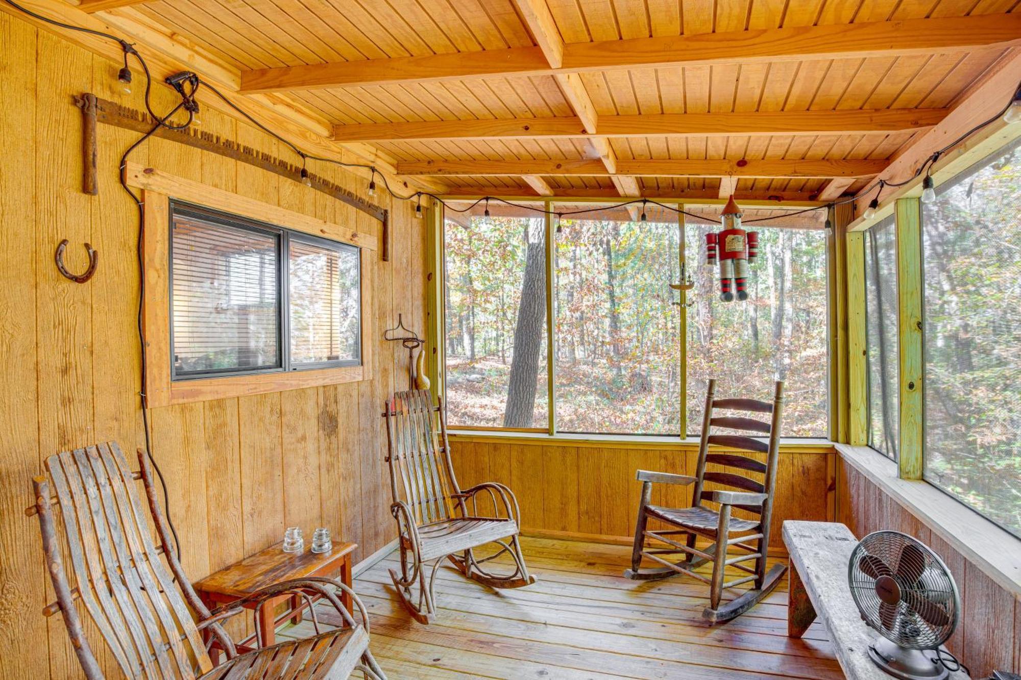 Secluded Tallassee Cabin With Fire Pit And Porch! Exterior foto